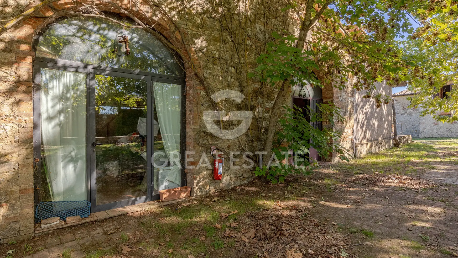 House 1030m² in Italy, Siena. Priced at 1250000€ rent photo-11