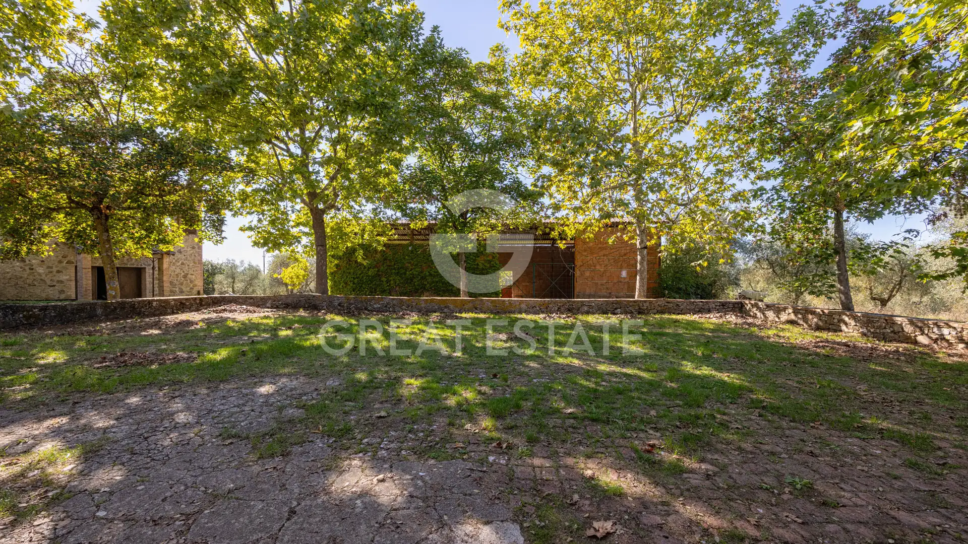 House 1030m² in Italy, Siena. Priced at 1250000€ rent photo-12