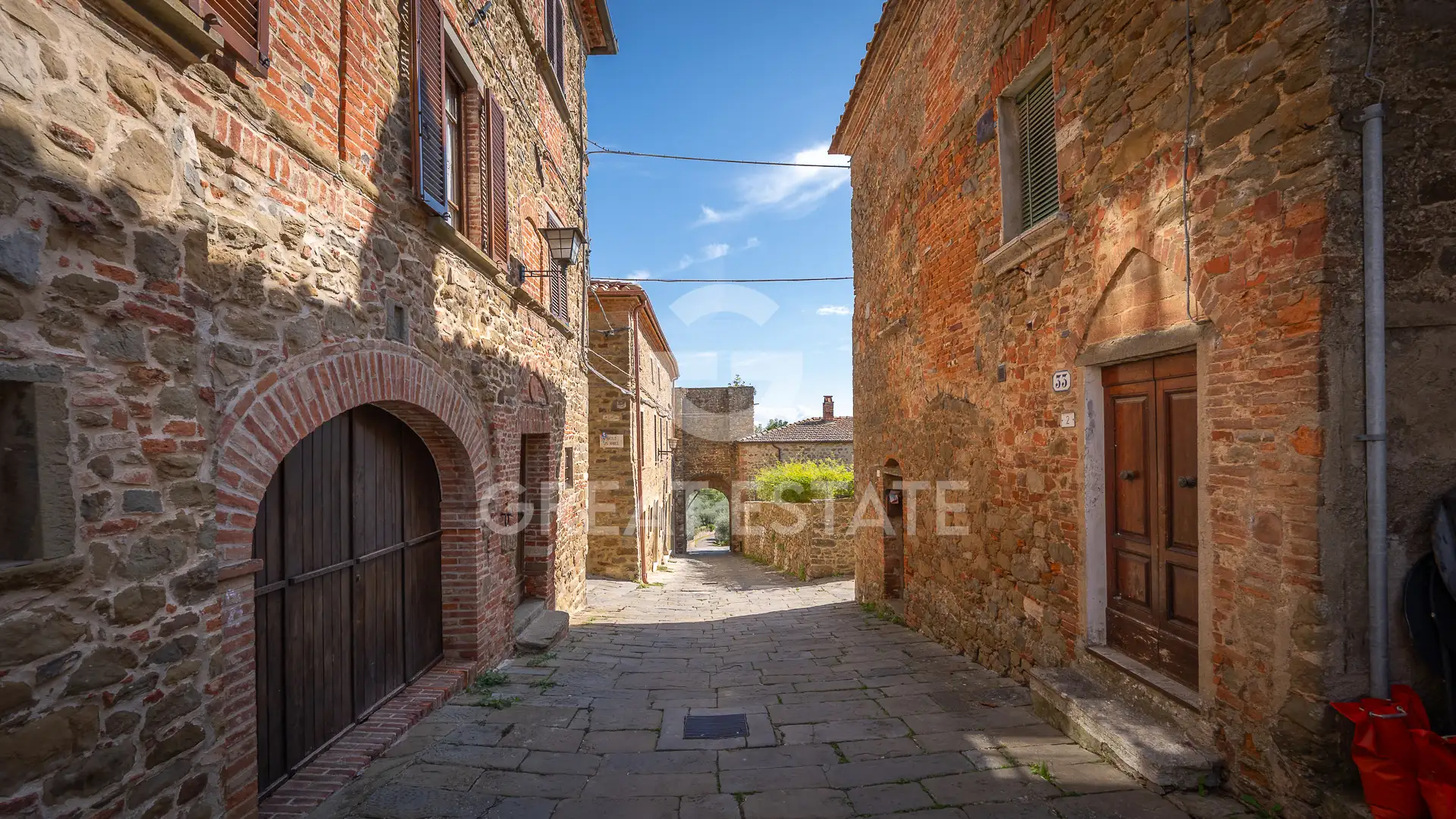 House 214m² in Italy, Siena. Priced at 590000€ rent photo-8
