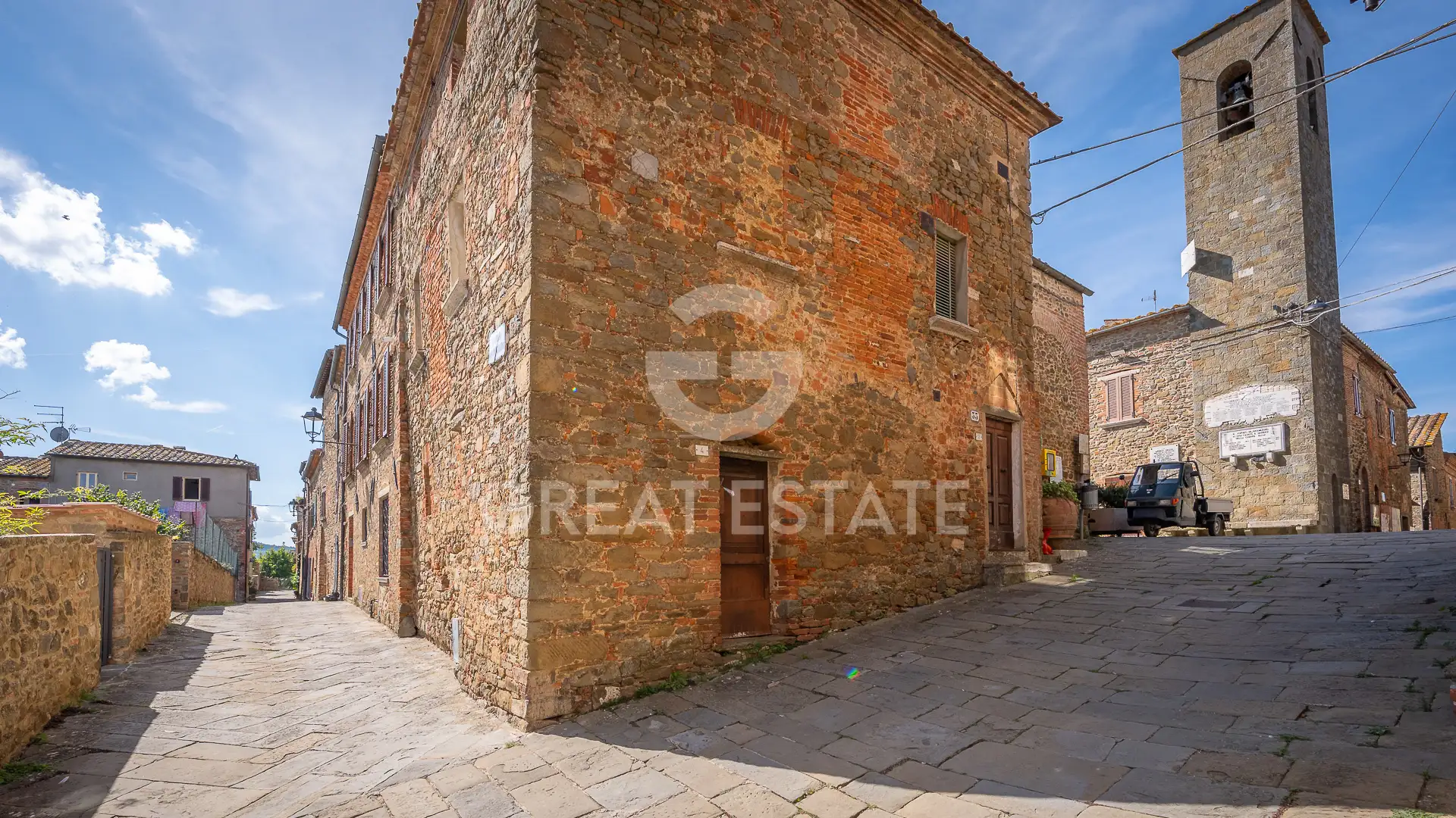 House 214m² in Italy, Siena. Priced at 590000€ rent photo-9