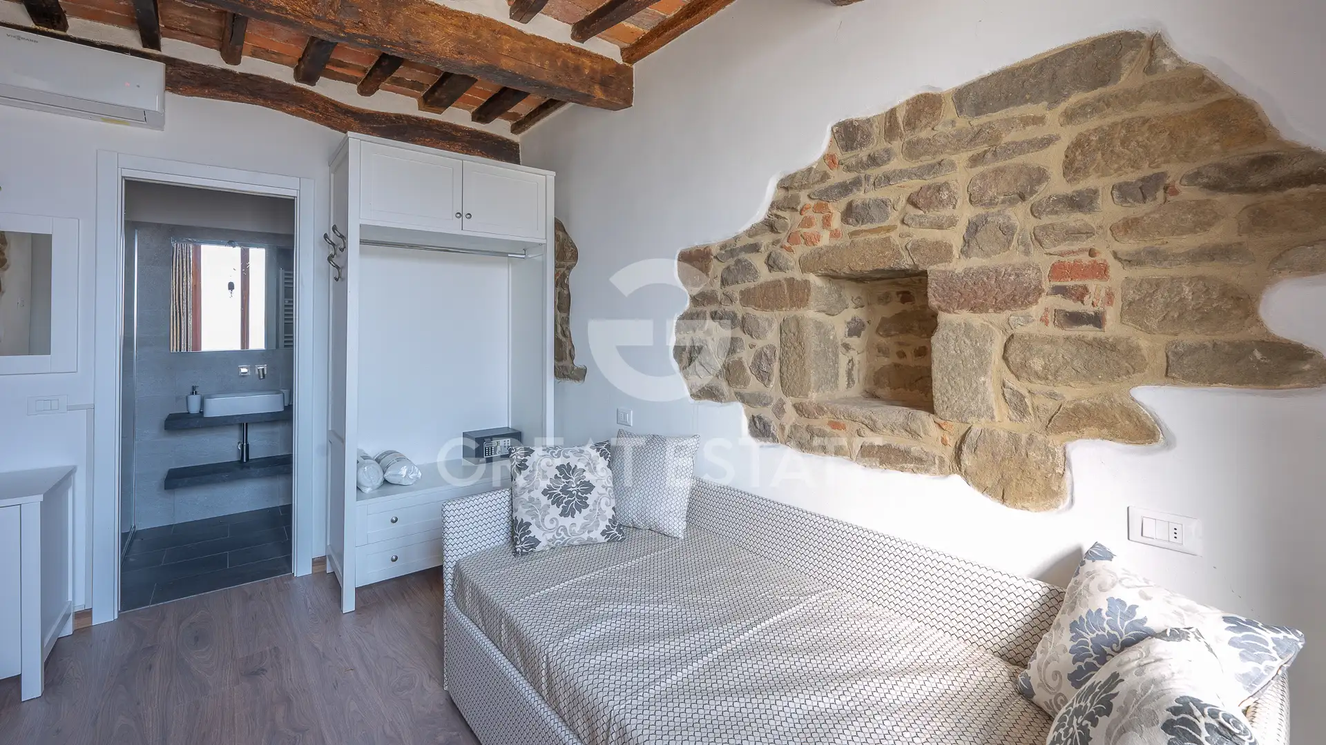 House 214m² in Italy, Siena. Priced at 590000€ rent photo-13