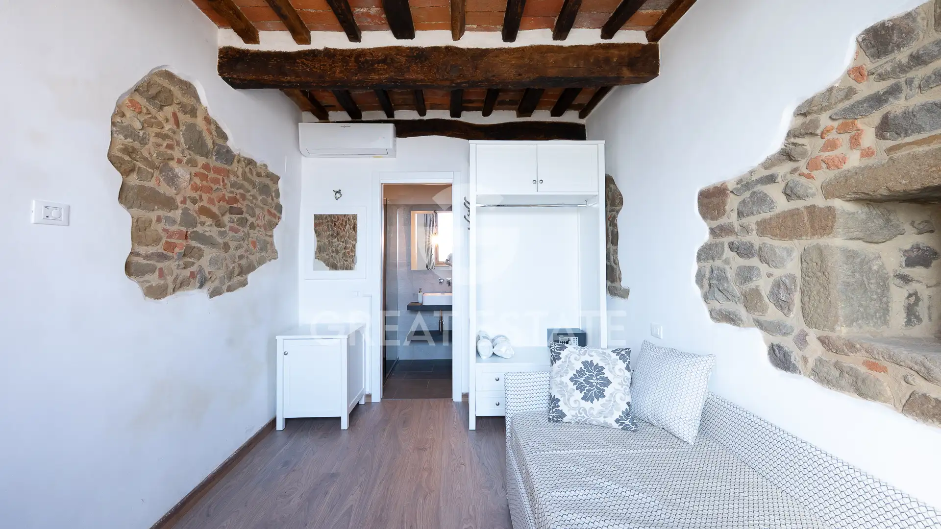 House 214m² in Italy, Siena. Priced at 590000€ rent photo-14