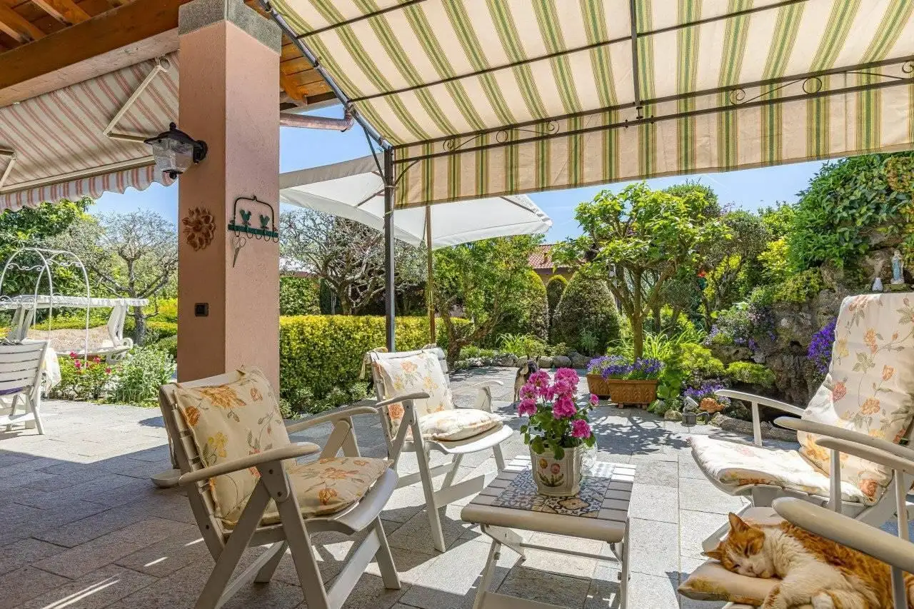 Cottage 450m² in Italy, Como. Priced at 870000€ rent photo-4