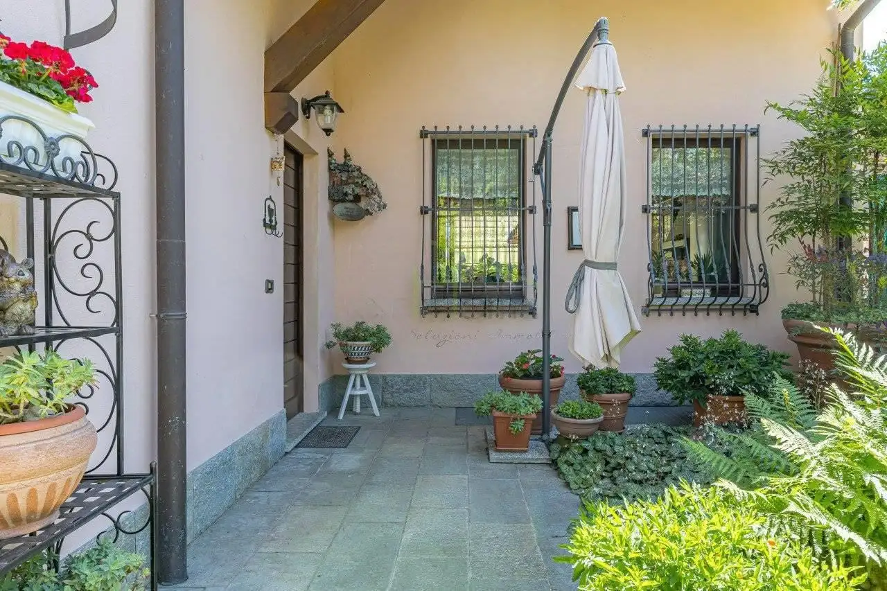 Cottage 450m² in Italy, Como. Priced at 870000€ rent photo-7