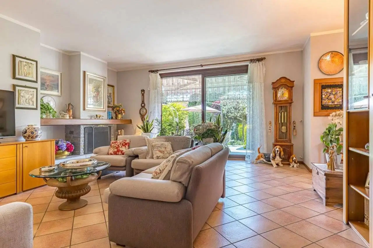Cottage 450m² in Italy, Como. Priced at 870000€ rent photo-8