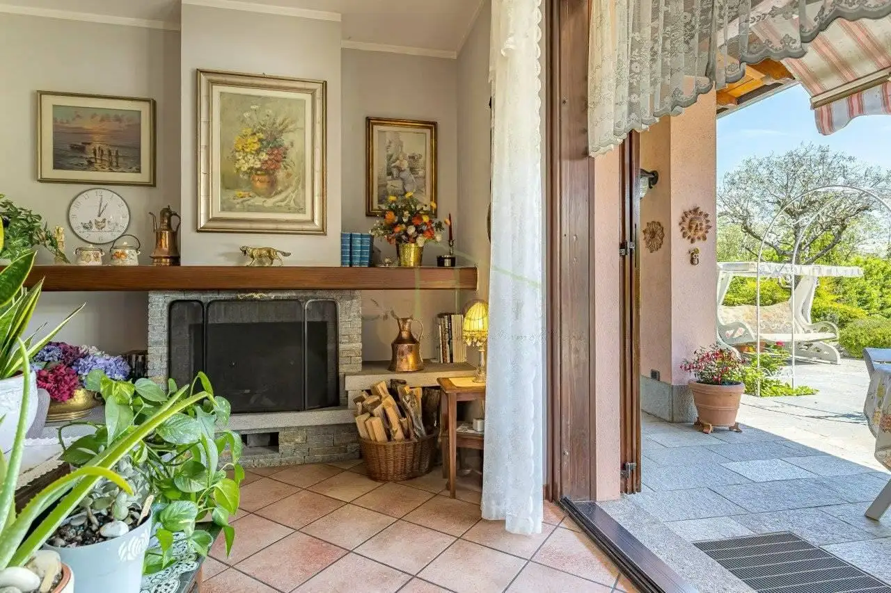 Cottage 450m² in Italy, Como. Priced at 870000€ rent photo-10