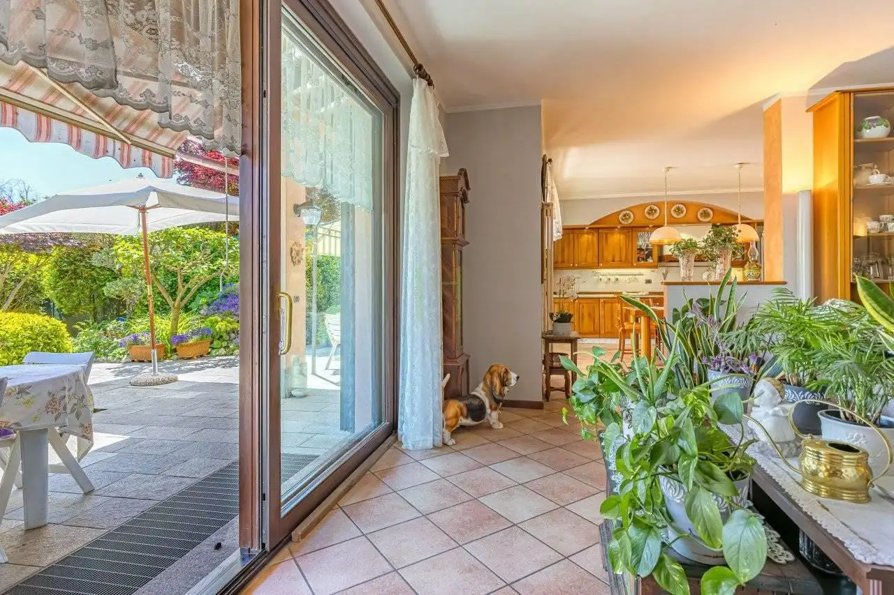 Cottage 450m² in Italy, Como. Priced at 870000€ rent photo-12