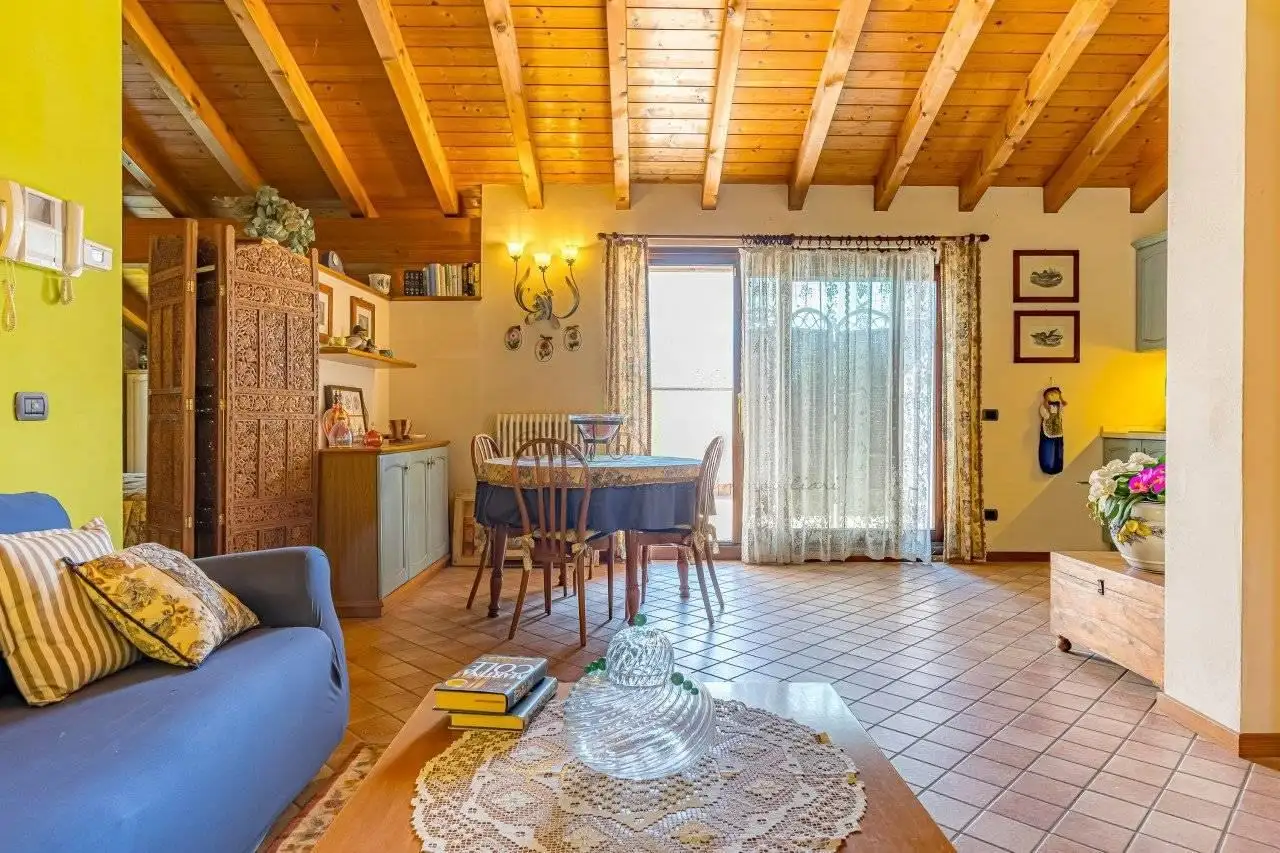 Cottage 450m² in Italy, Como. Priced at 870000€ rent photo-14