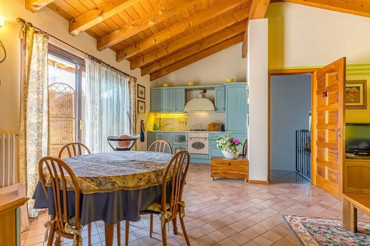 Cottage 450m² in Italy, Como. Priced at 870000€ rent photo-15