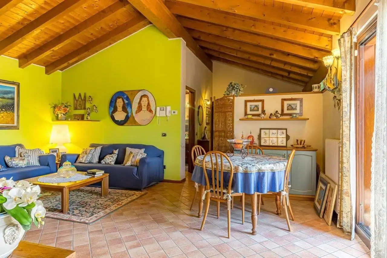 Cottage 450m² in Italy, Como. Priced at 870000€ rent photo-16
