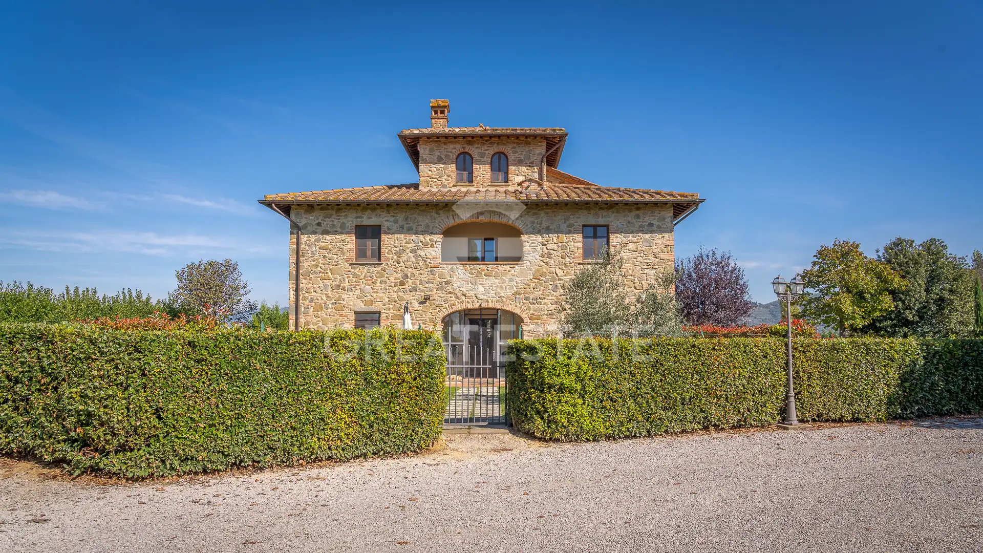 House 411m² in Italy, Arezzo. Priced at 950000€ rent photo-3