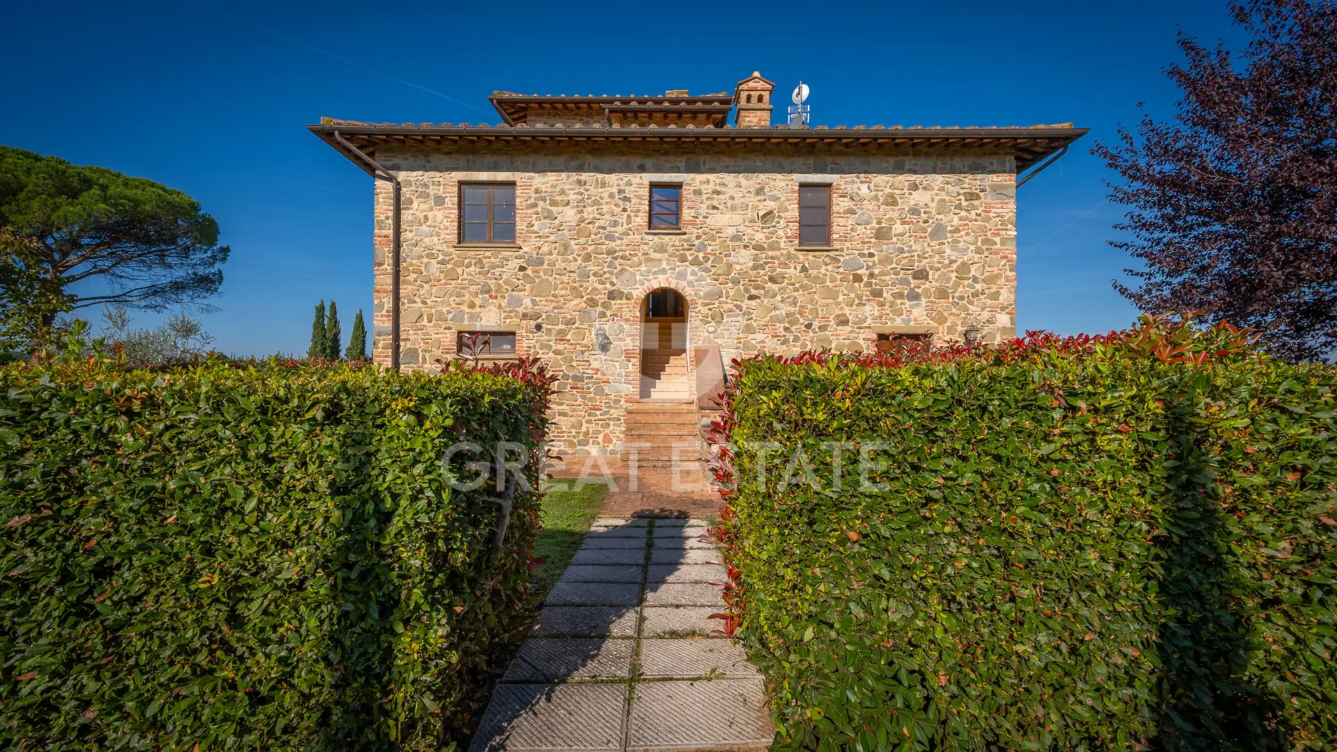 House 411m² in Italy, Arezzo. Priced at 950000€ rent photo-4
