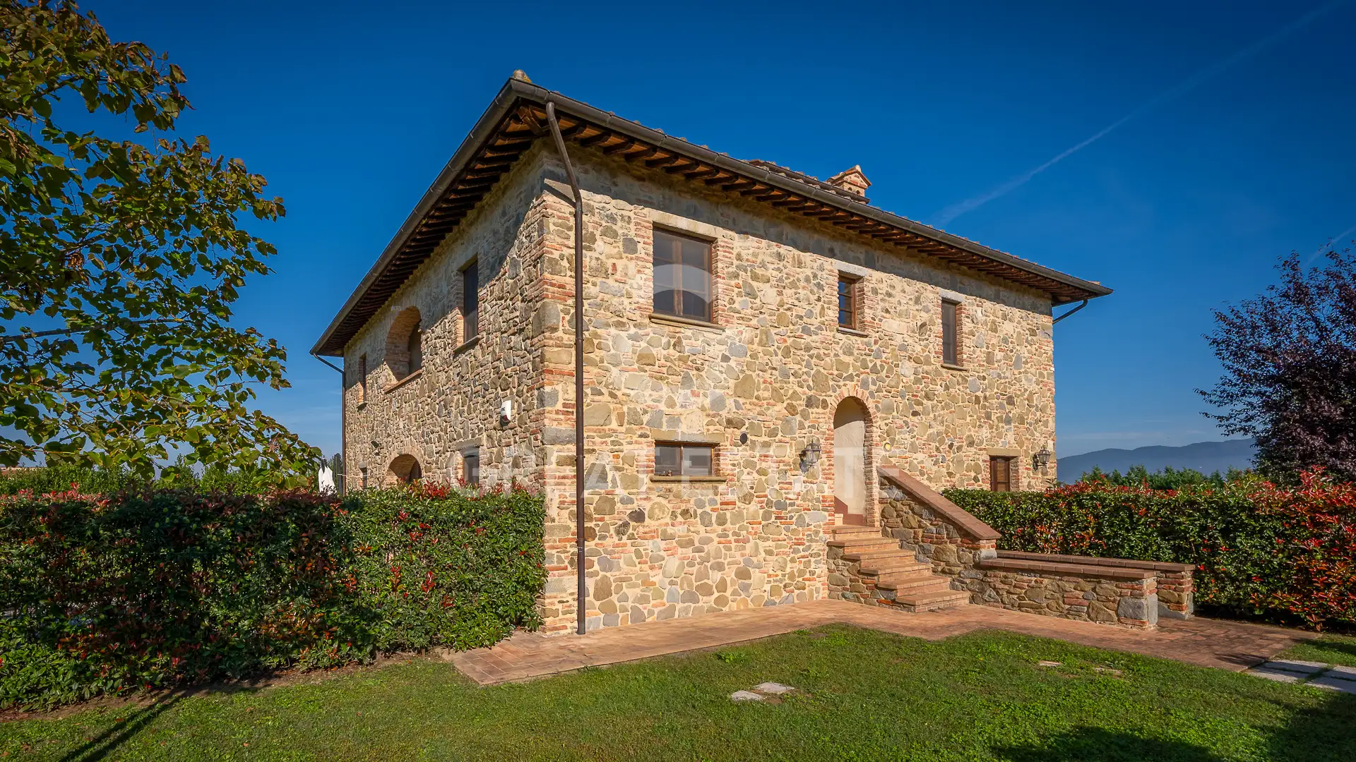 House 411m² in Italy, Arezzo. Priced at 950000€ rent photo-6