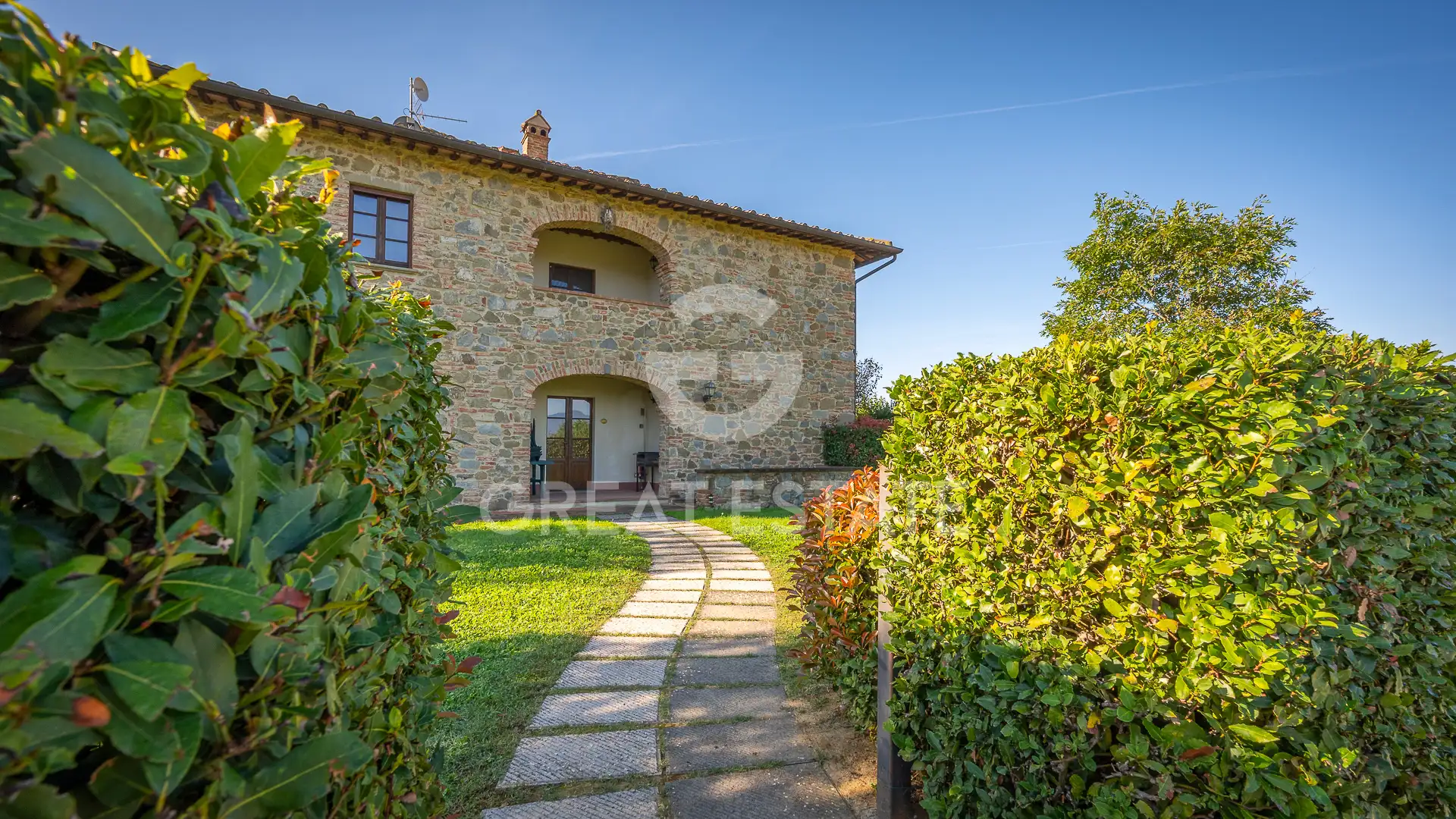 House 411m² in Italy, Arezzo. Priced at 950000€ rent photo-9