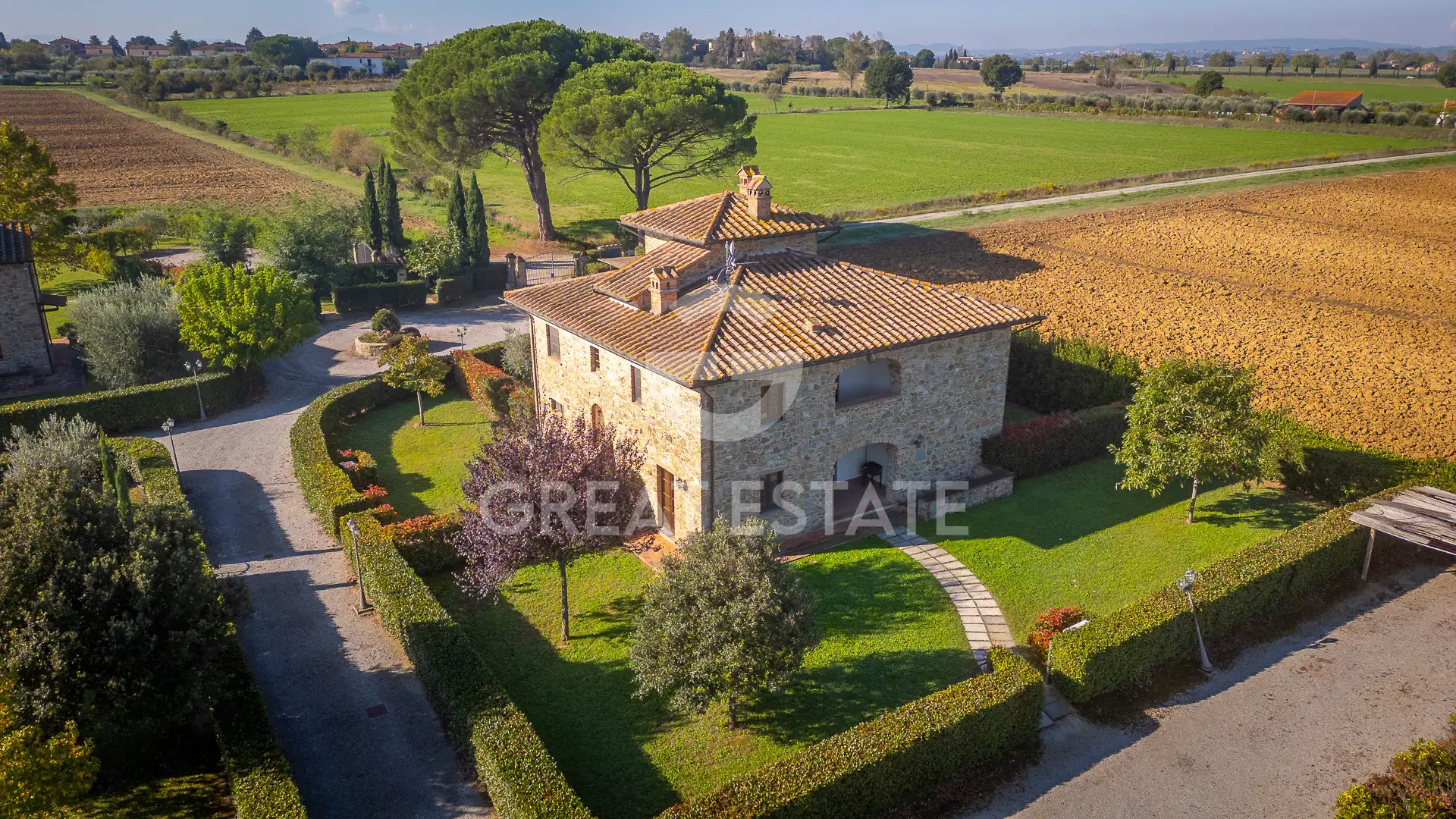 House 411m² in Italy, Arezzo. Priced at 950000€ rent photo-14