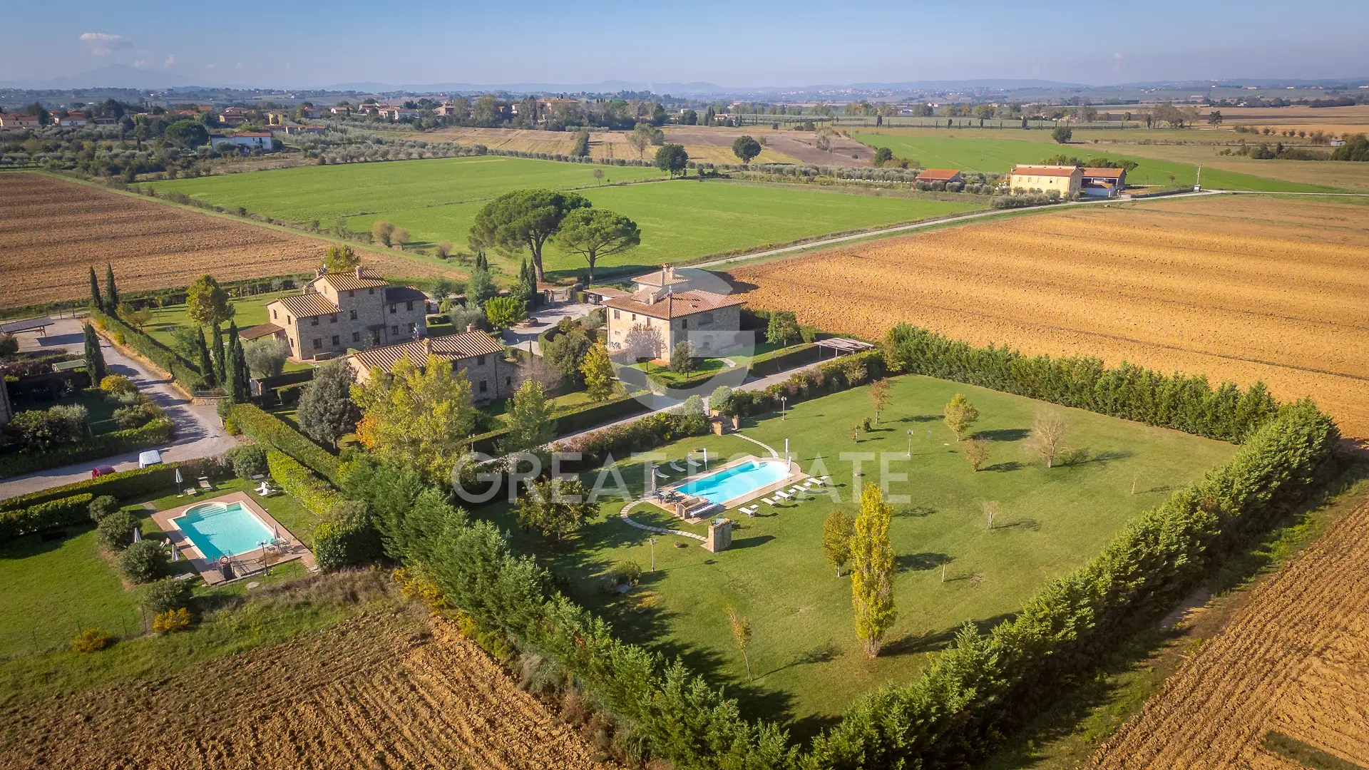 House 411m² in Italy, Arezzo. Priced at 950000€ rent photo-15