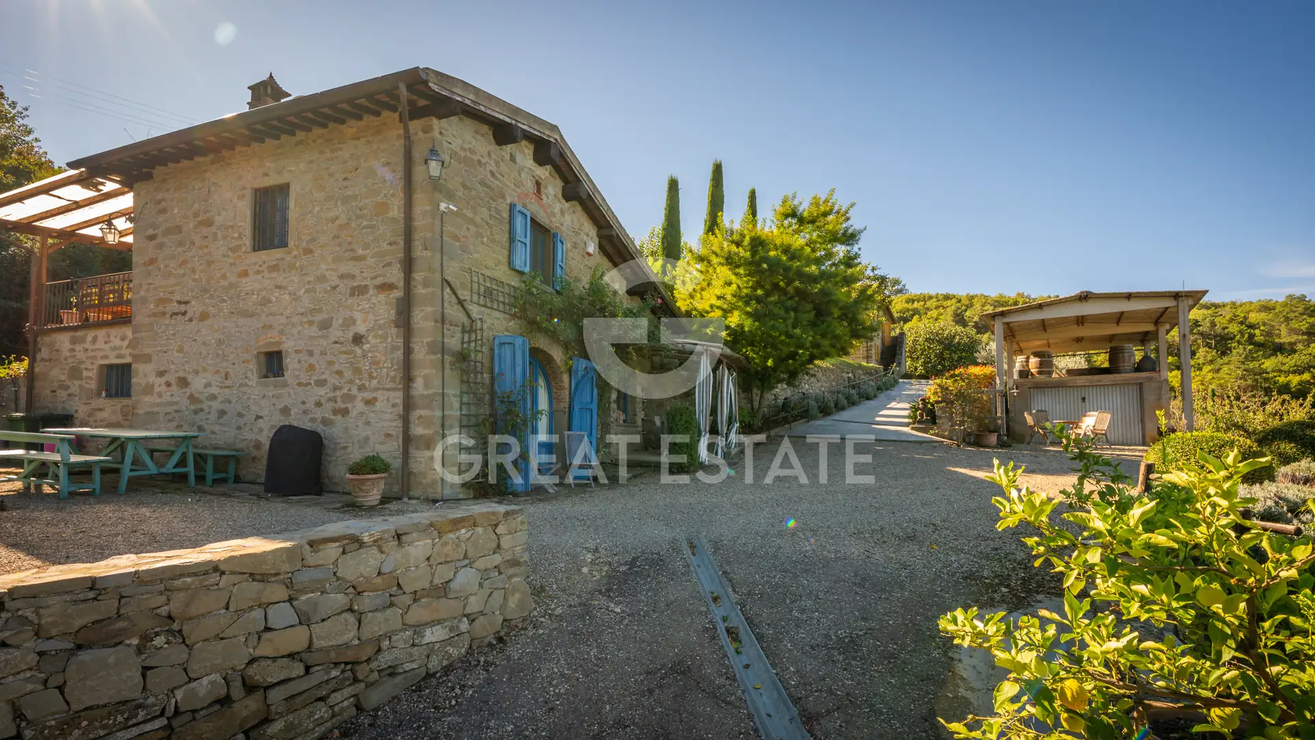 House 542m² in Italy, Arezzo. Priced at 2200000€ rent photo-4