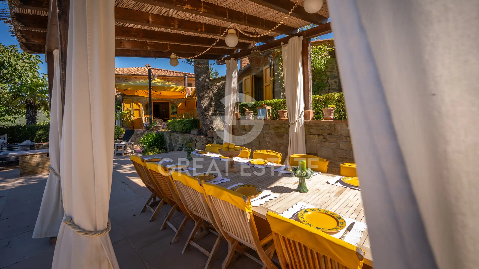 House 542m² in Italy, Arezzo. Priced at 2200000€ rent photo-8