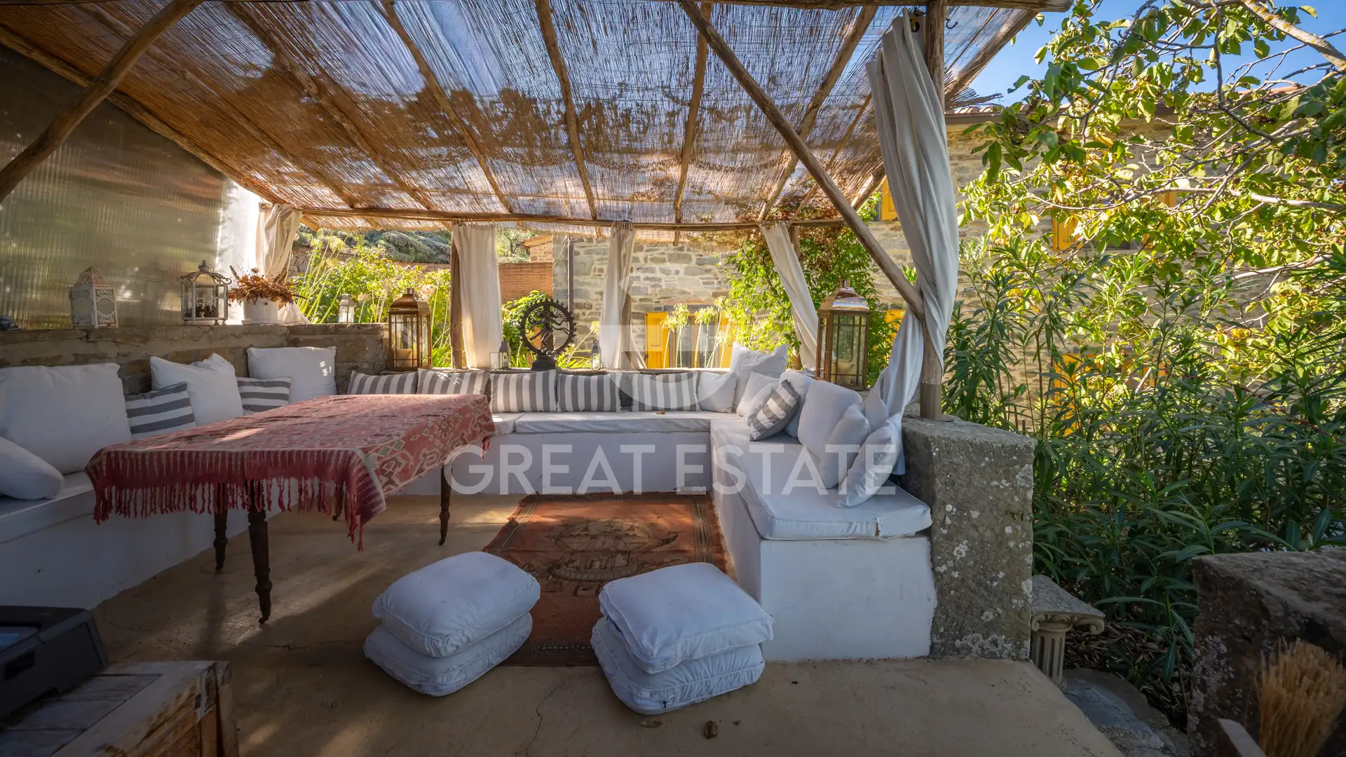 House 542m² in Italy, Arezzo. Priced at 2200000€ rent photo-9