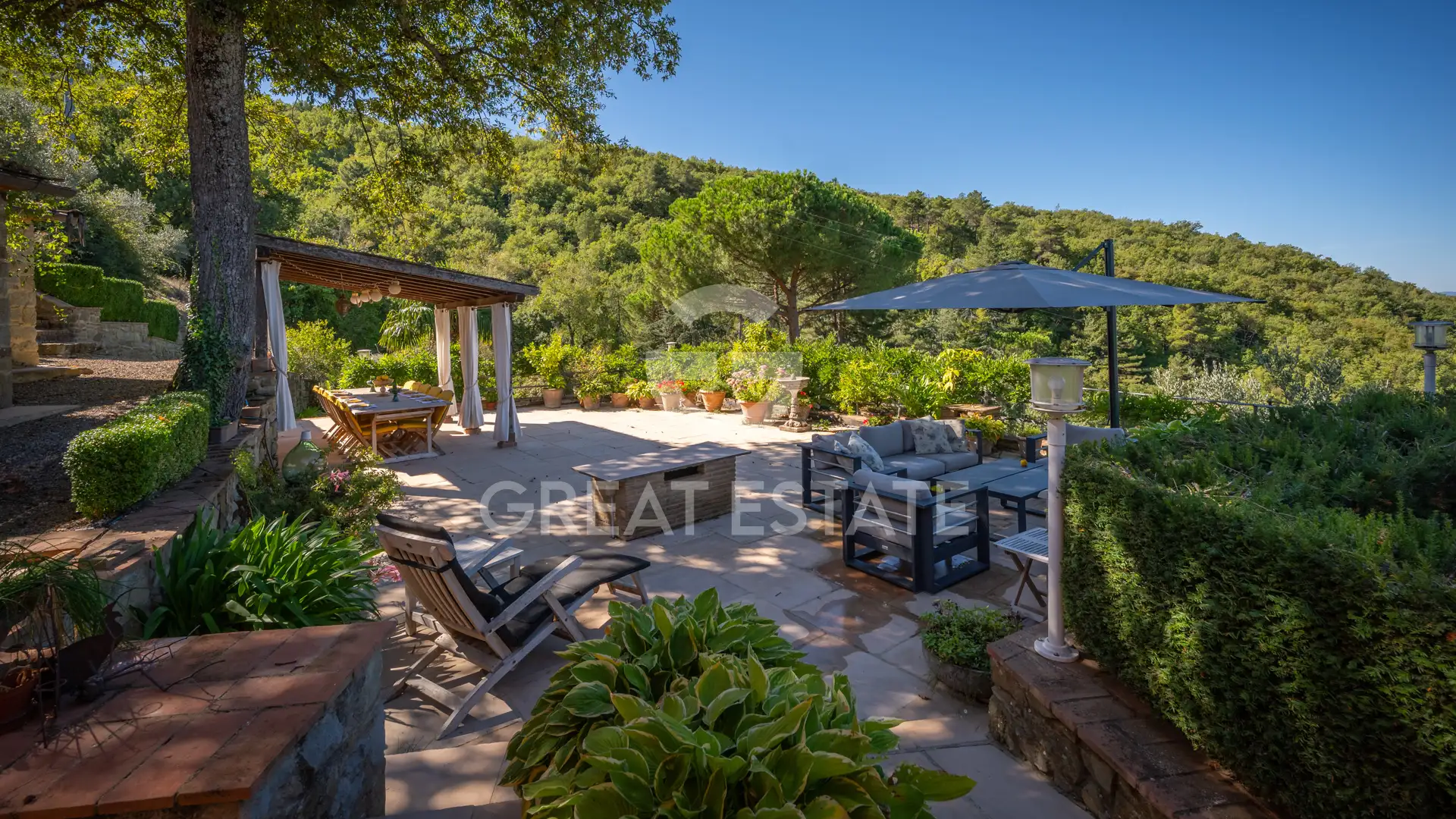 House 542m² in Italy, Arezzo. Priced at 2200000€ rent photo-10