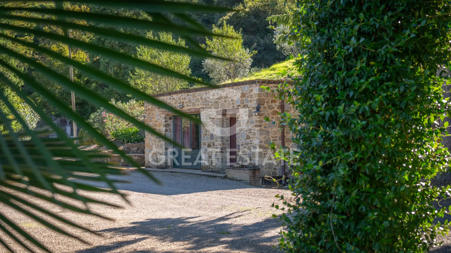 House 542m² in Italy, Arezzo. Priced at 2200000€ rent photo-13