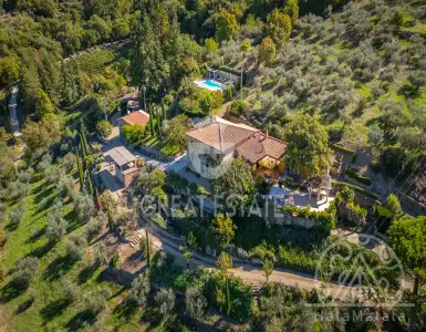 Buy in Italy for 2200000€