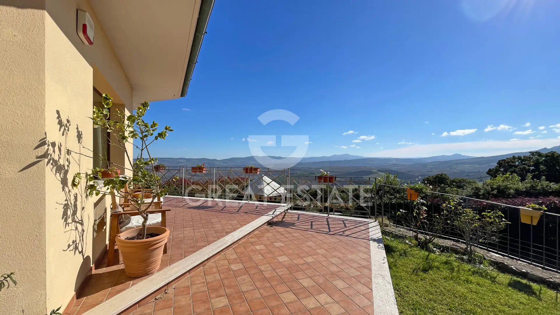 Flat 228m² in Italy, Siena. Priced at 420000€ rent photo-2