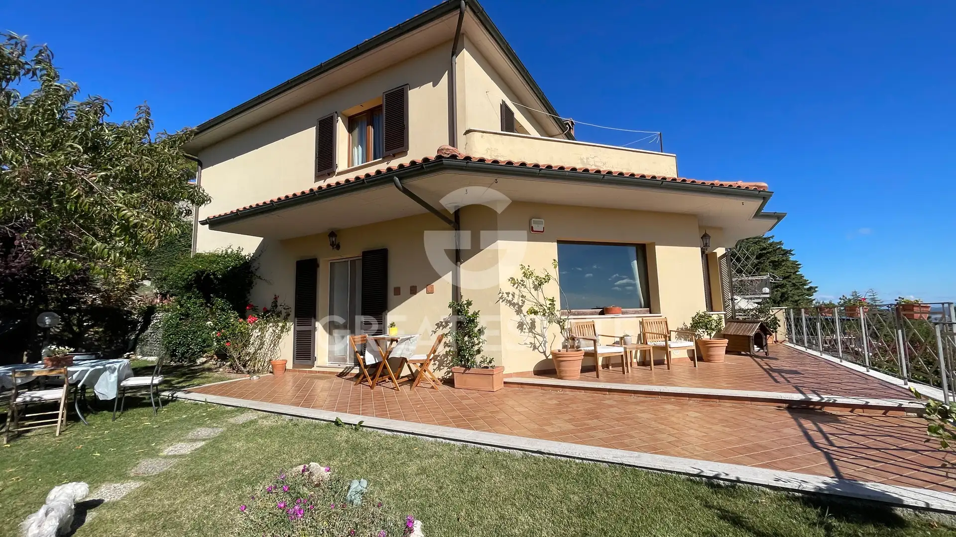 Flat 228m² in Italy, Siena. Priced at 420000€ rent photo-3