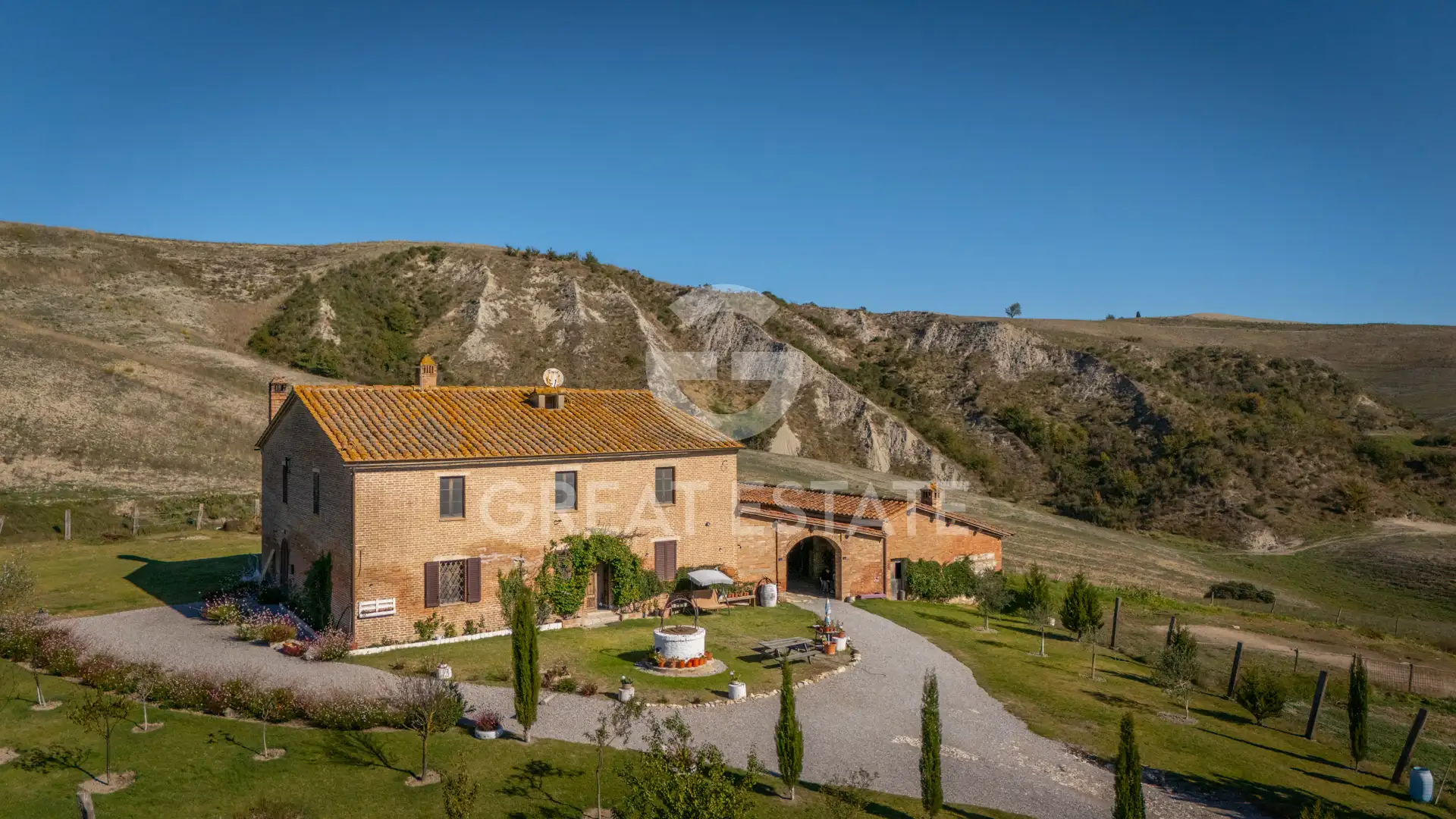 House 1361m² in Italy, Siena. Priced at 1000000€ rent photo-1