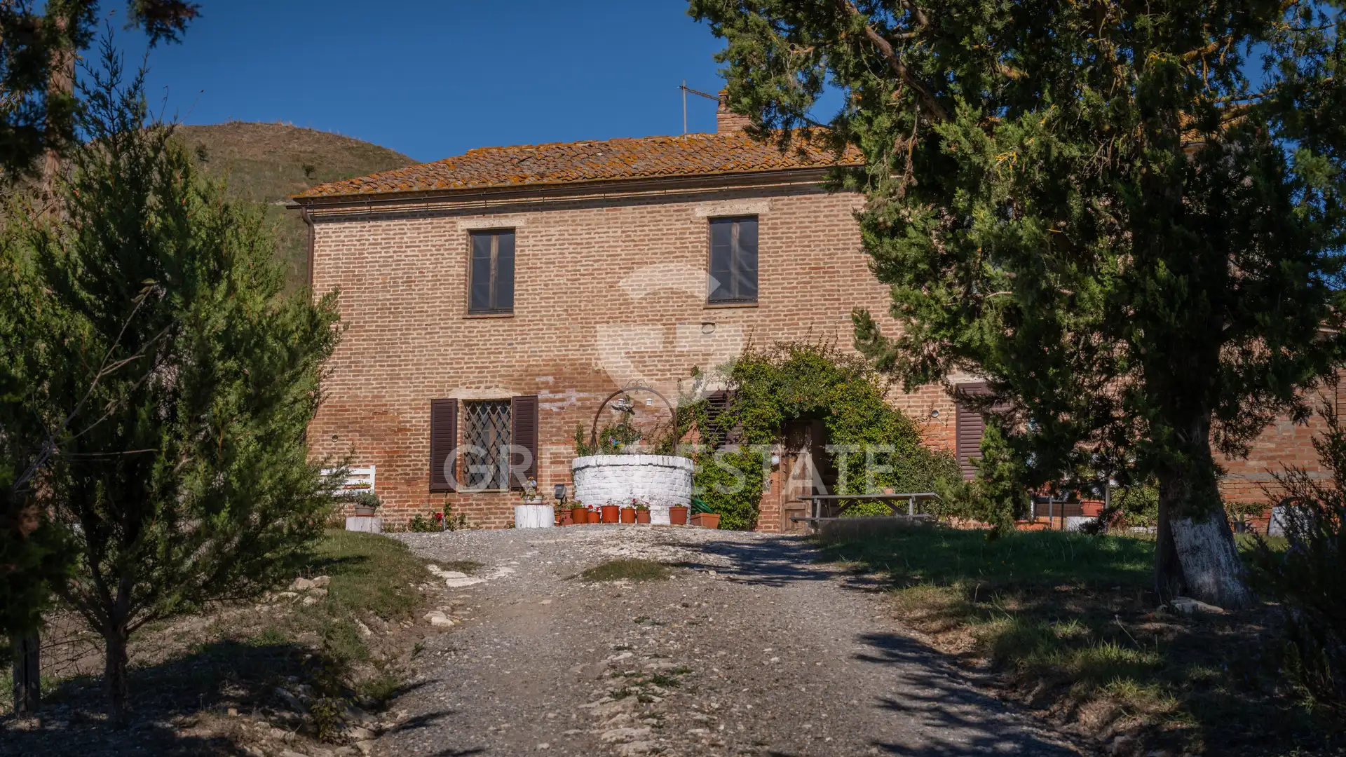 House 1361m² in Italy, Siena. Priced at 1000000€ rent photo-3