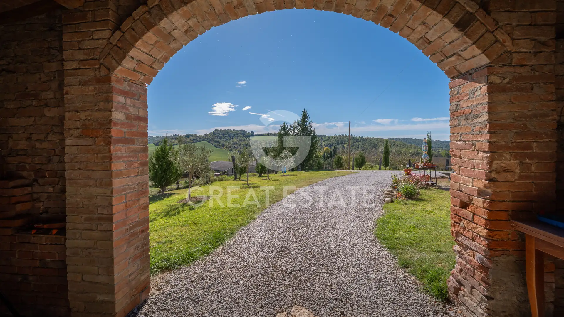 House 1361m² in Italy, Siena. Priced at 1000000€ rent photo-6