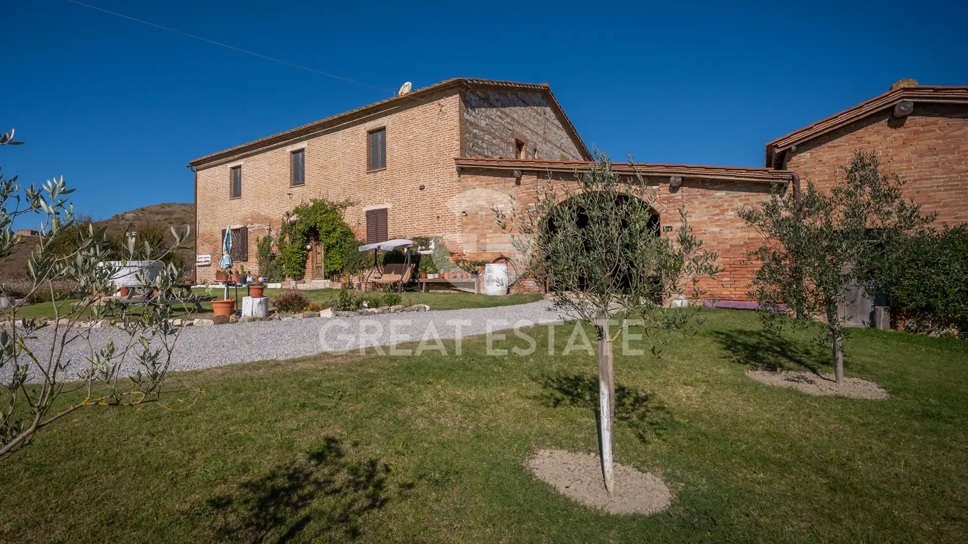 House 1361m² in Italy, Siena. Priced at 1000000€ rent photo-7