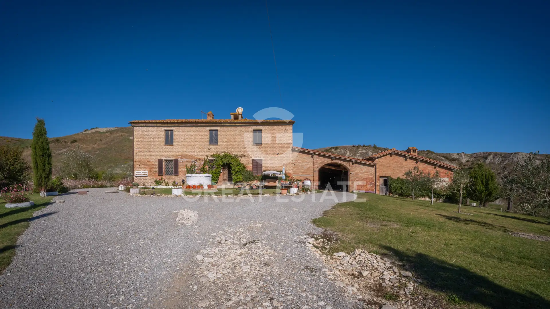 House 1361m² in Italy, Siena. Priced at 1000000€ rent photo-10
