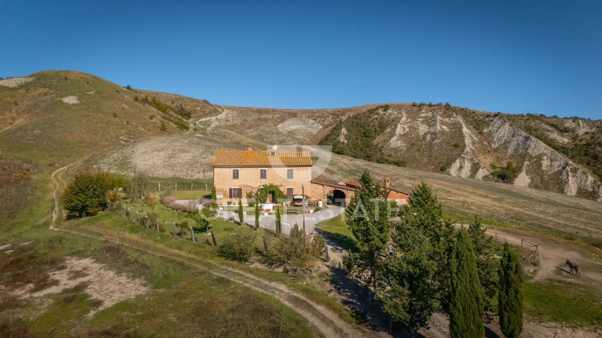 House 1361m² in Italy, Siena. Priced at 1000000€ rent photo-11