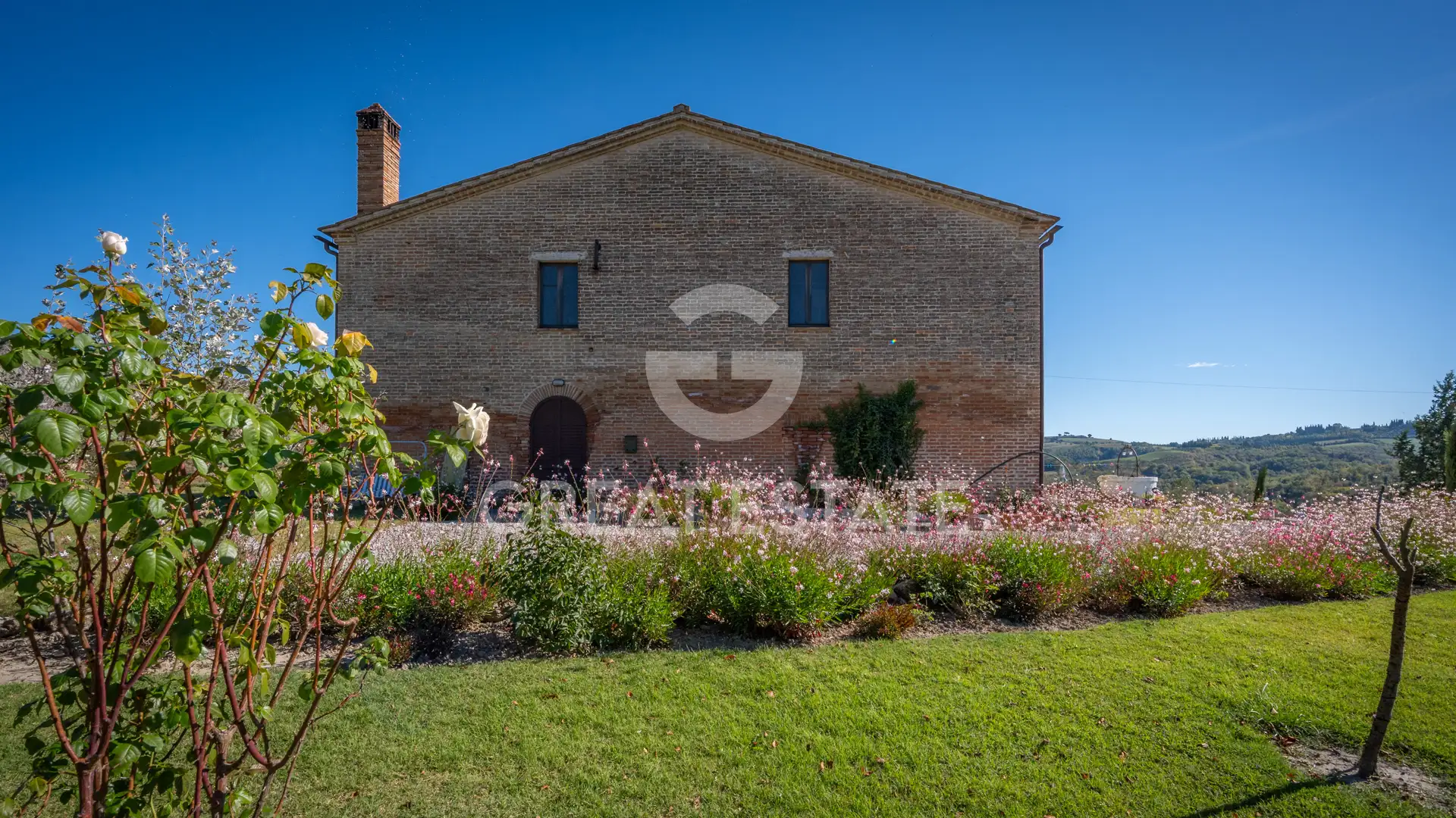 House 1361m² in Italy, Siena. Priced at 1000000€ rent photo-12