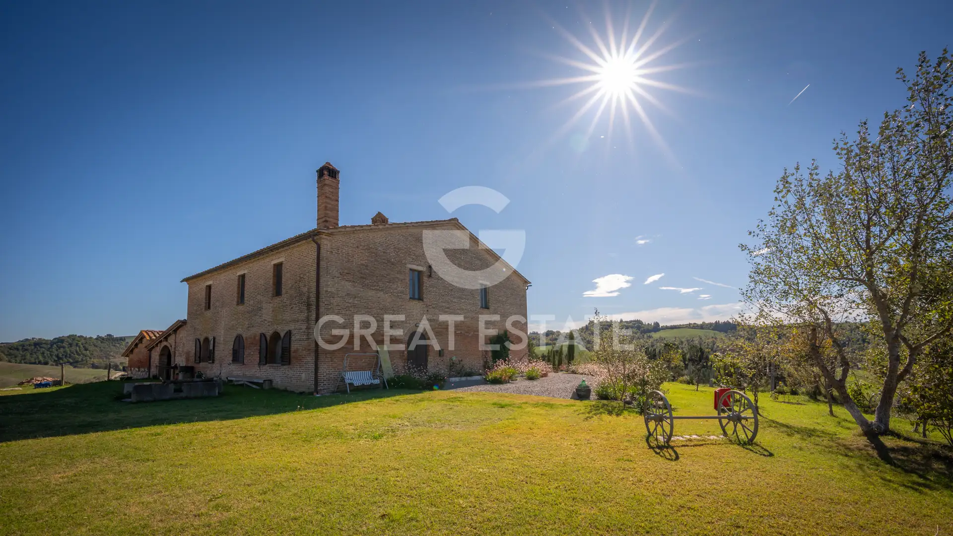 House 1361m² in Italy, Siena. Priced at 1000000€ rent photo-14