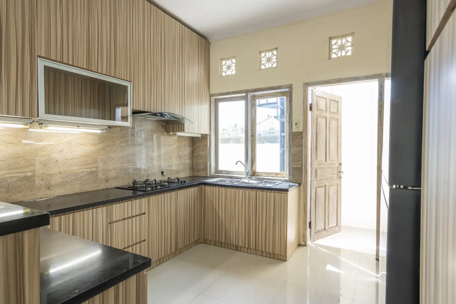 Villa 300m² in Indonesia, Canggu. Priced at 26950$ rent photo-4