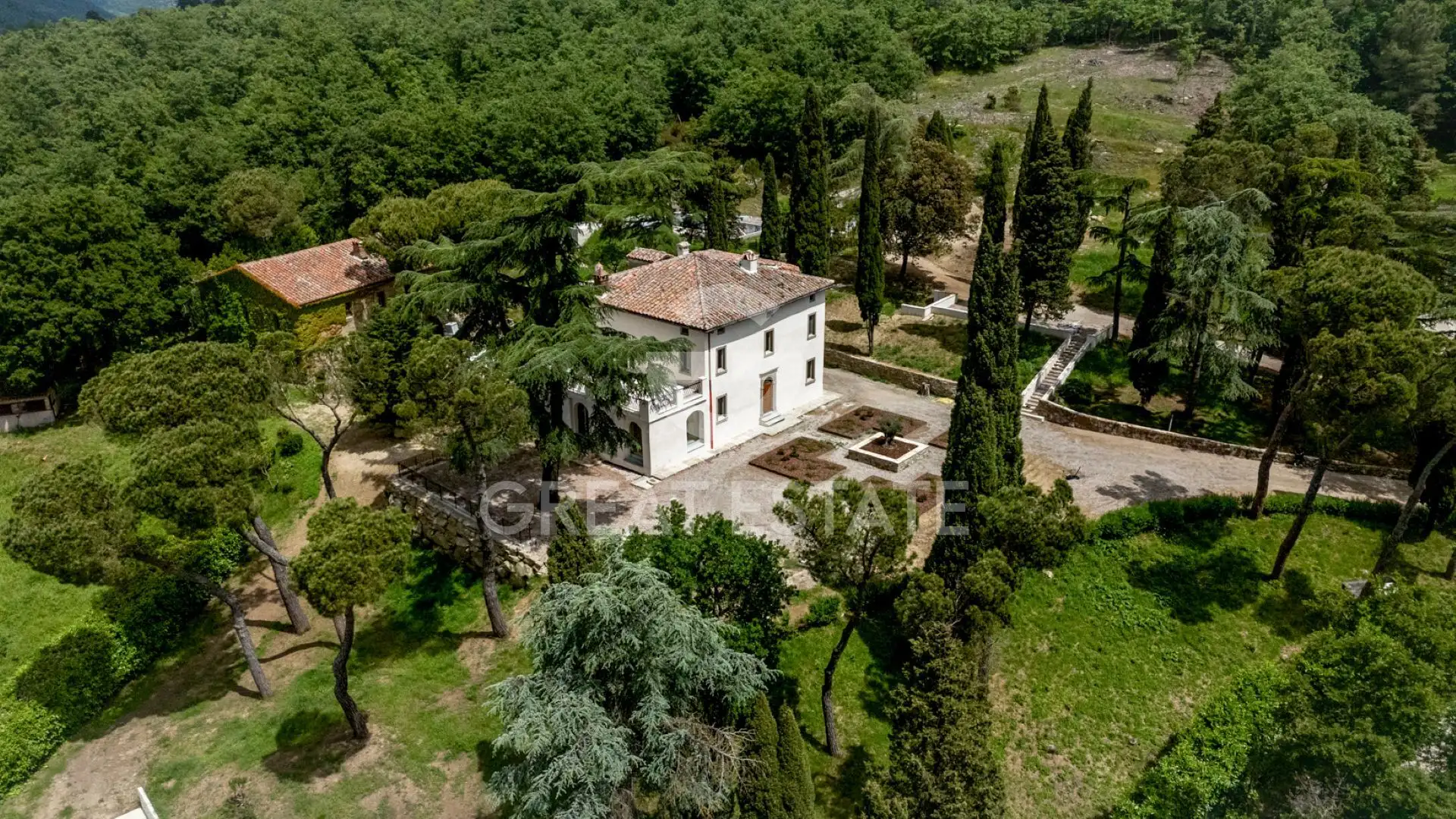 House 1071m² in Italy, Perugia. Priced at 4200000€ rent photo-1