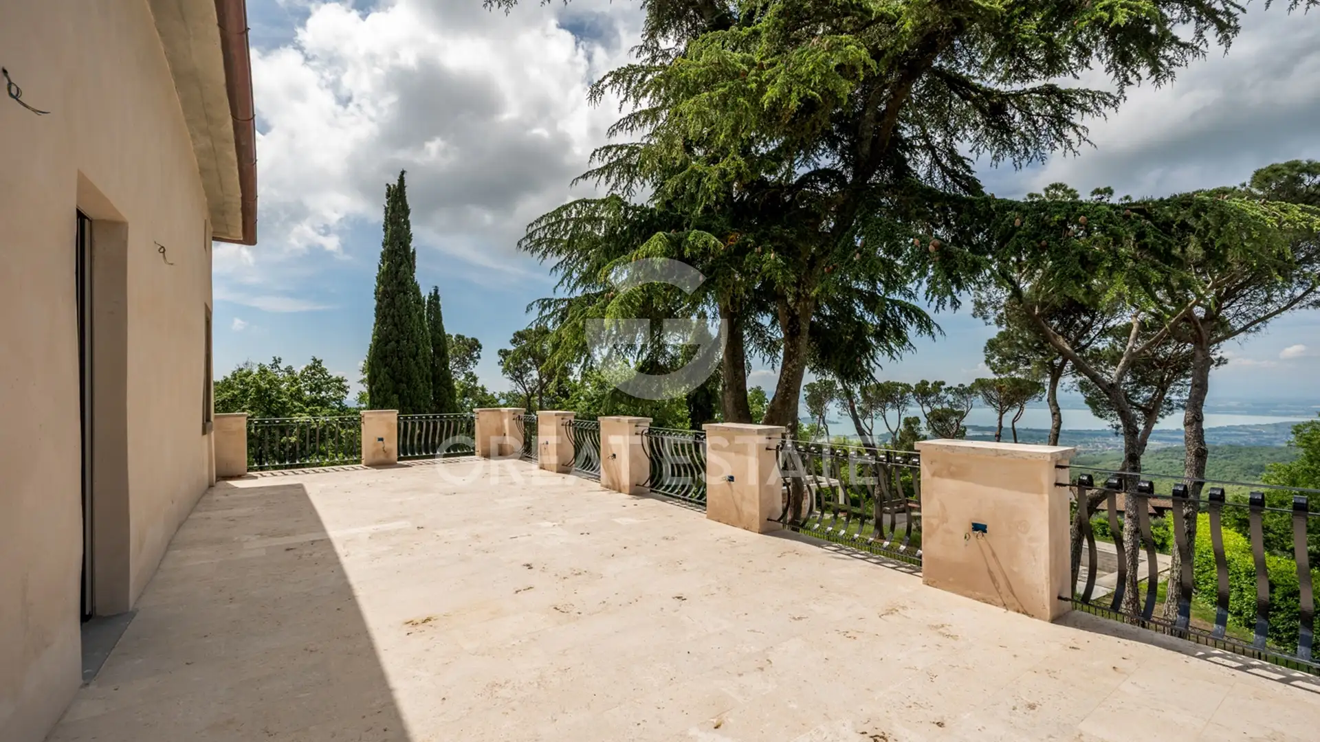 House 1071m² in Italy, Perugia. Priced at 4200000€ rent photo-8