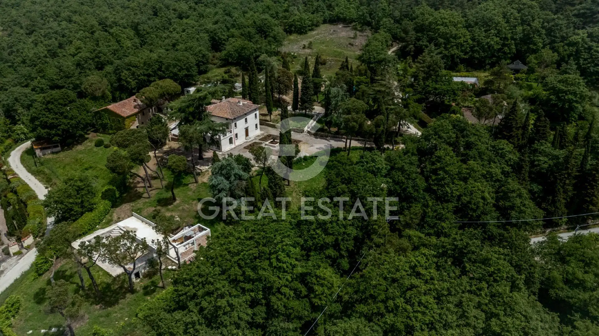 House 1071m² in Italy, Perugia. Priced at 4200000€ rent photo-15