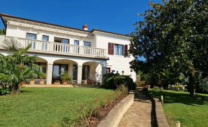 Villa 380m² in Croatia, Umag. Priced at 1850000€ rent photo-3