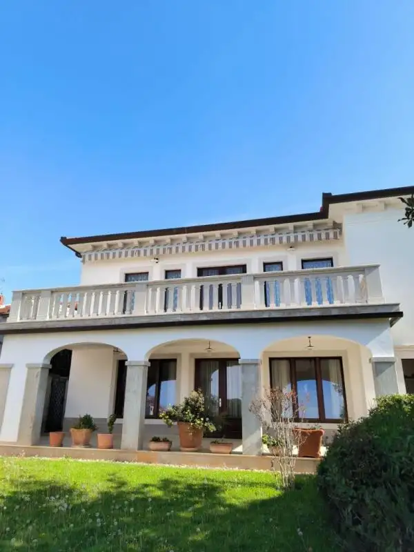 Villa 380m² in Croatia, Umag. Priced at 1850000€ rent photo-14