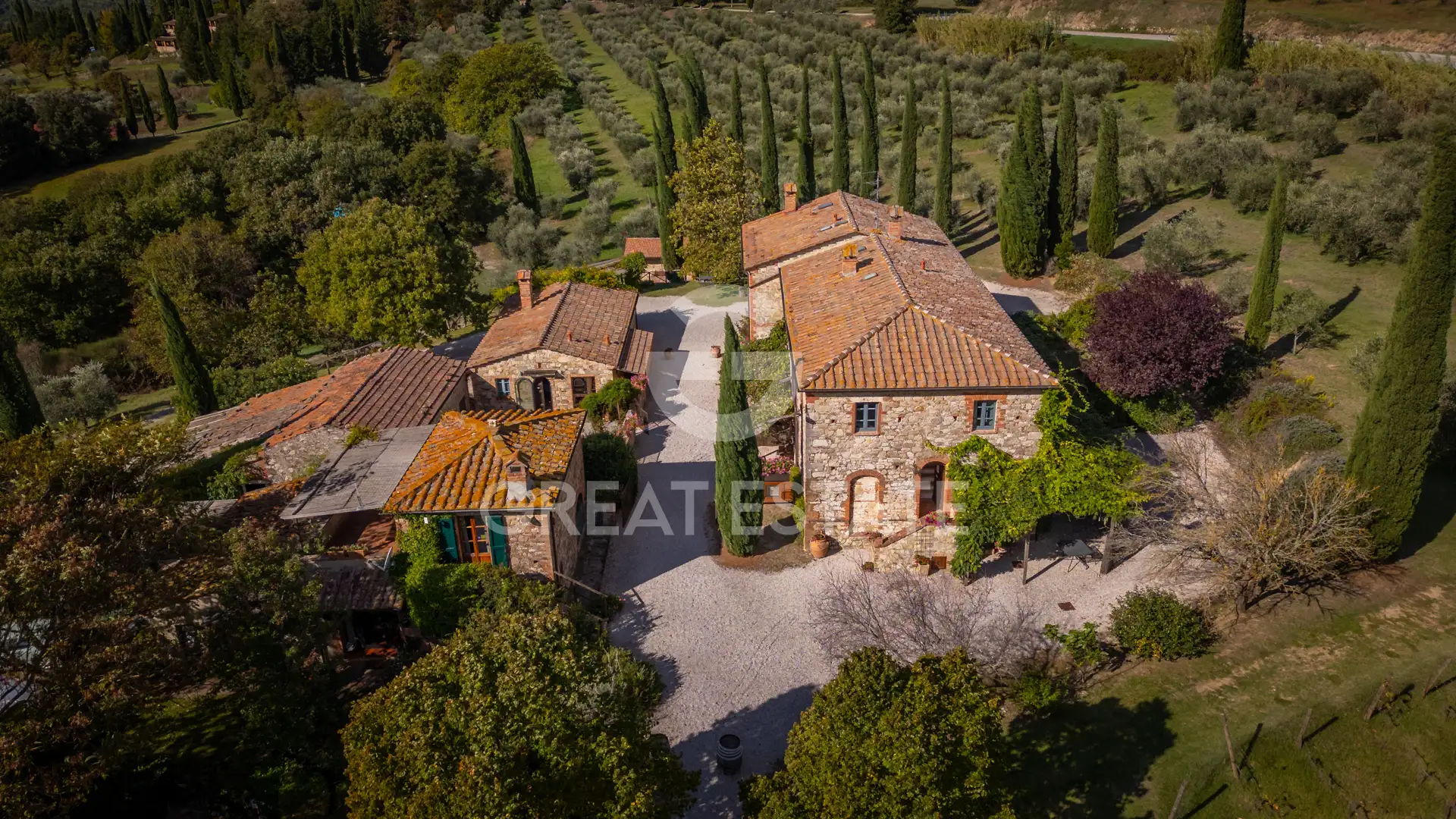 House 798m² in Italy, Siena. Priced at 2750000€ rent photo-2