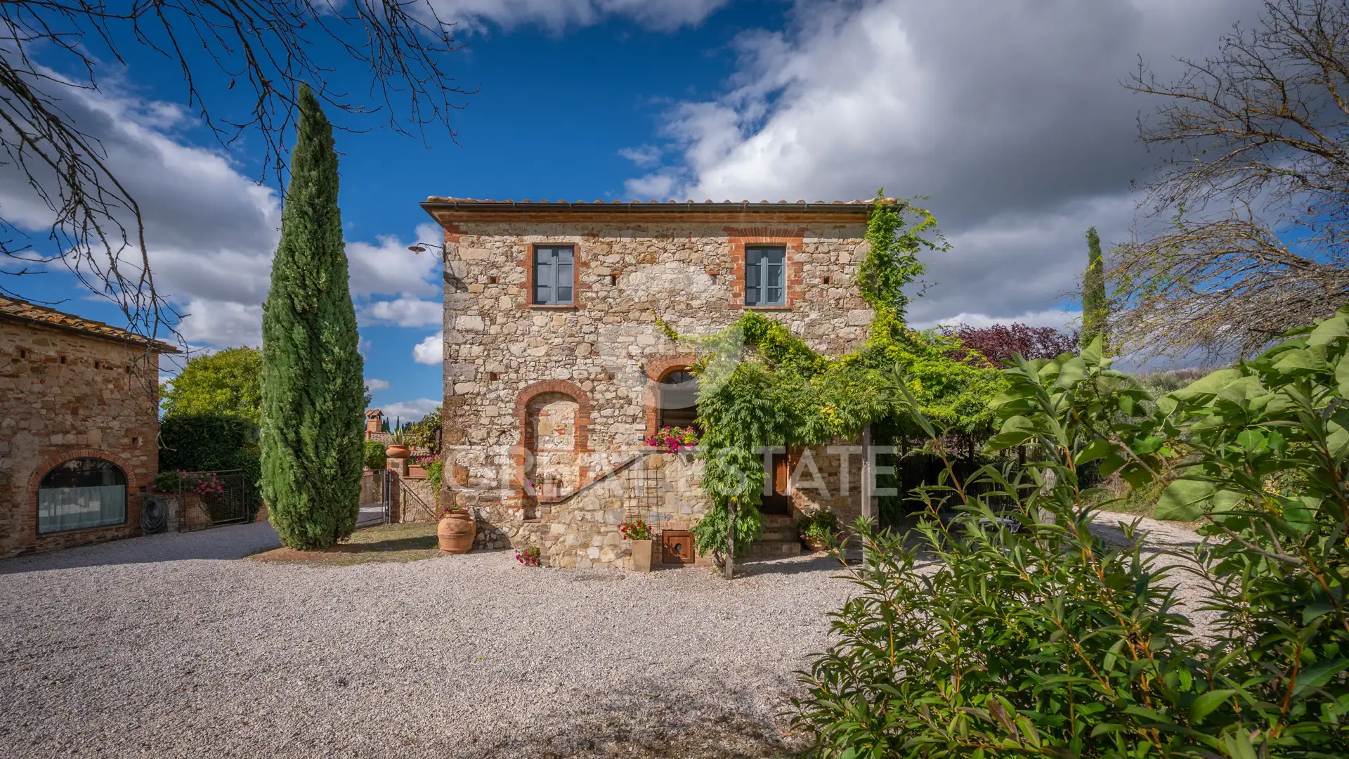 House 798m² in Italy, Siena. Priced at 2750000€ rent photo-4