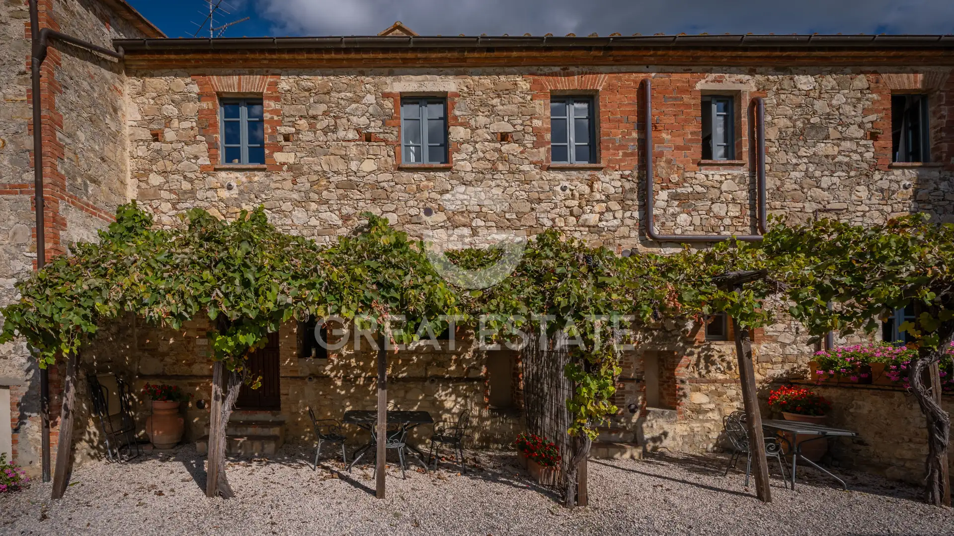 House 798m² in Italy, Siena. Priced at 2750000€ rent photo-5