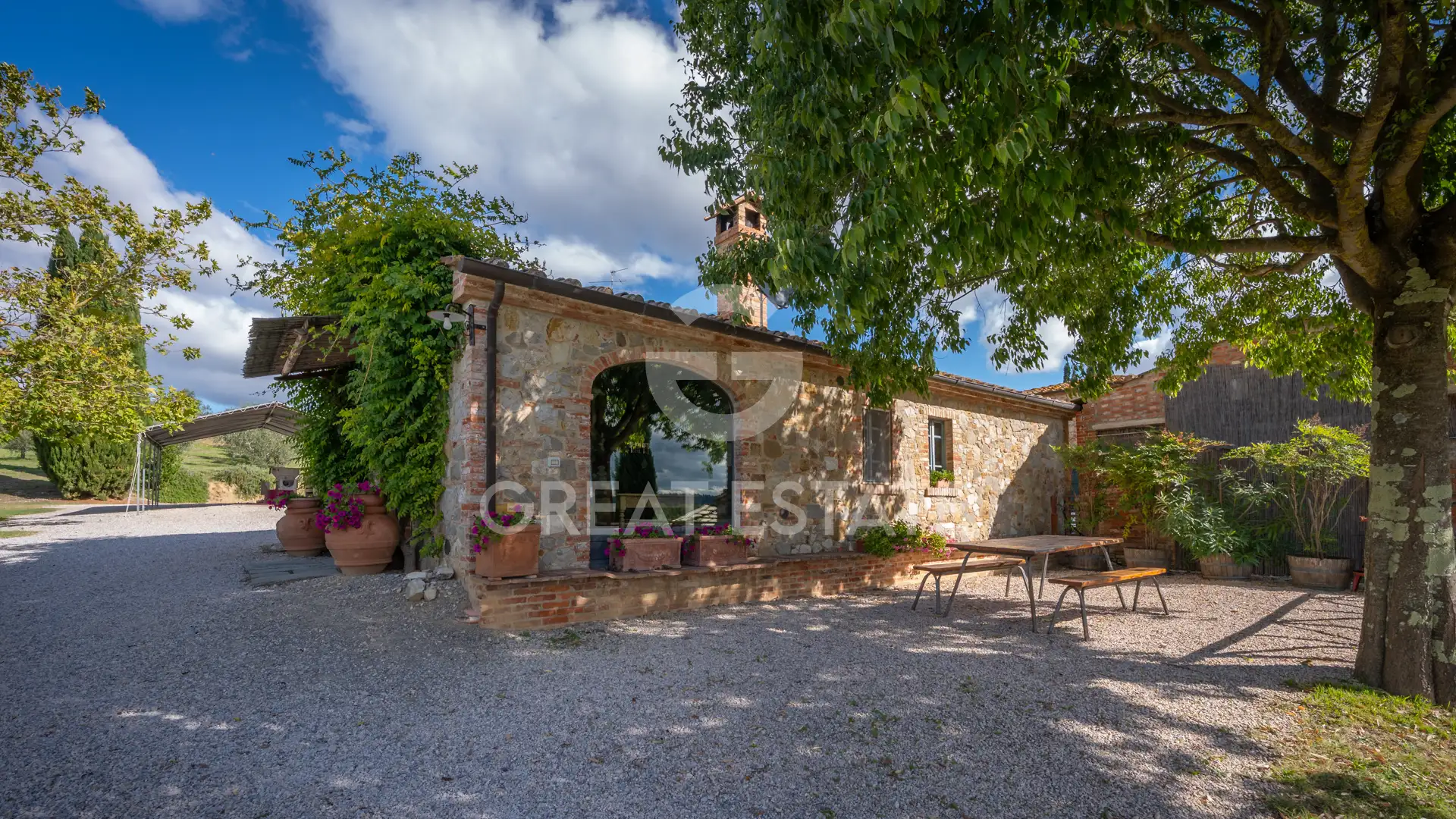 House 798m² in Italy, Siena. Priced at 2750000€ rent photo-9