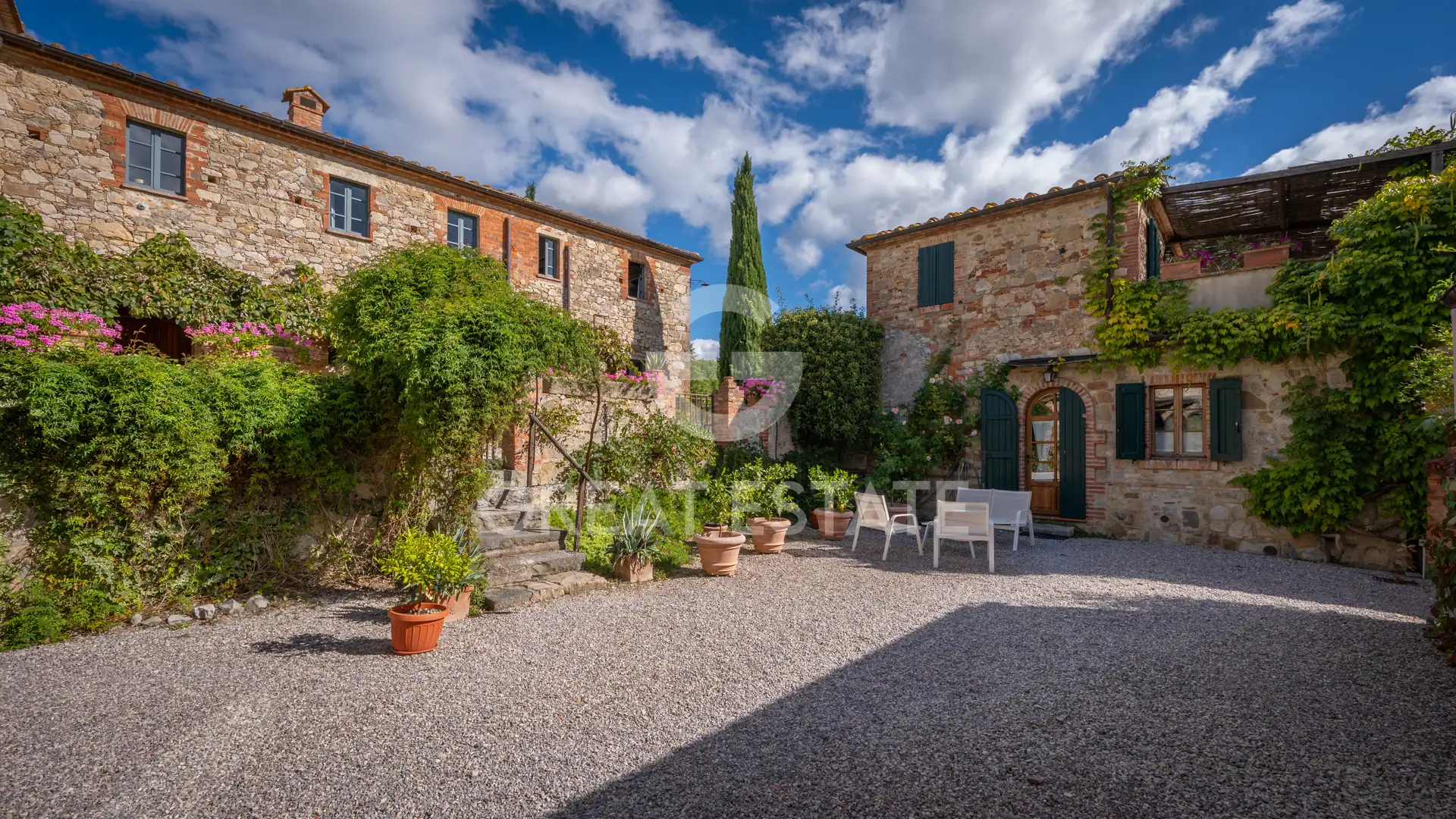 House 798m² in Italy, Siena. Priced at 2750000€ rent photo-10