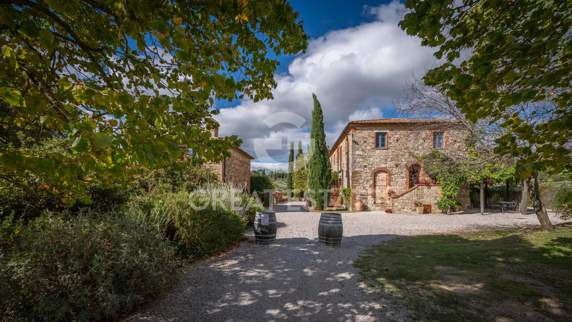 House 798m² in Italy, Siena. Priced at 2750000€ rent photo-12