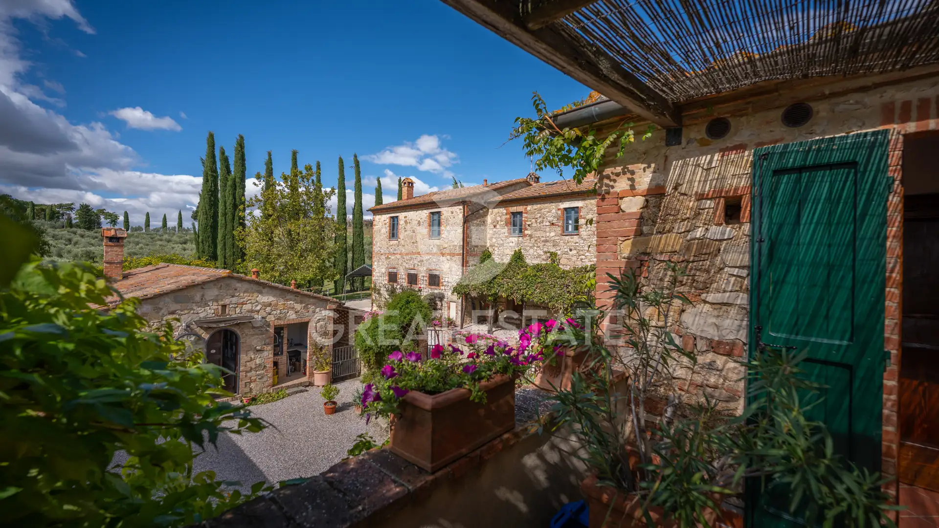 House 798m² in Italy, Siena. Priced at 2750000€ rent photo-15