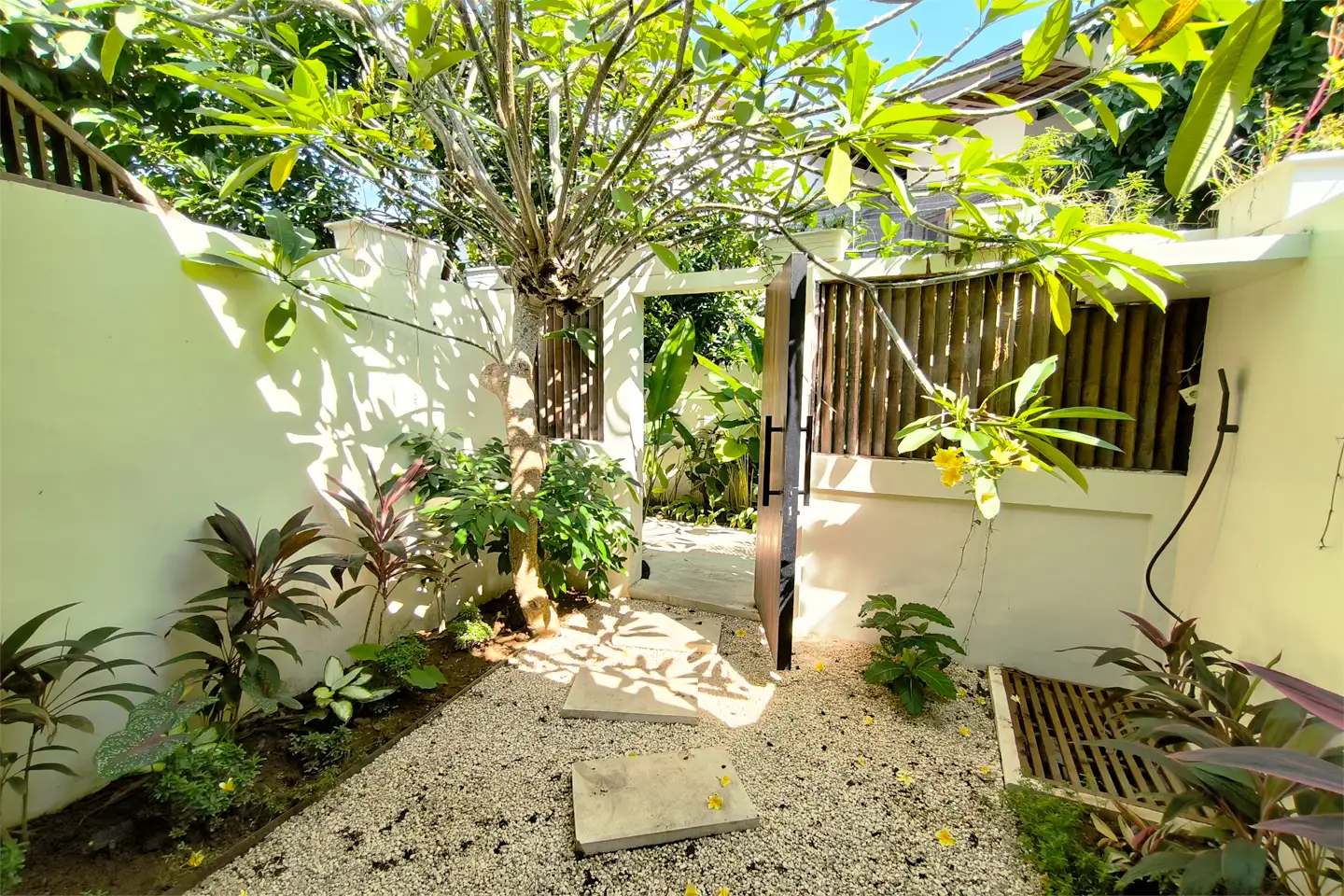 Other Properties 610m² in Indonesia, Canggu. Priced at 1500000$ rent photo-14